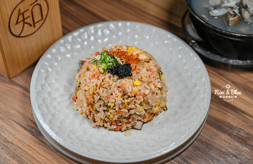 知戶酒食 |台中逢甲日式居酒屋，深夜巷弄裡的老宅宵夜美食，有老闆敲鐘請客活動 @Nini and Blue  玩樂食記