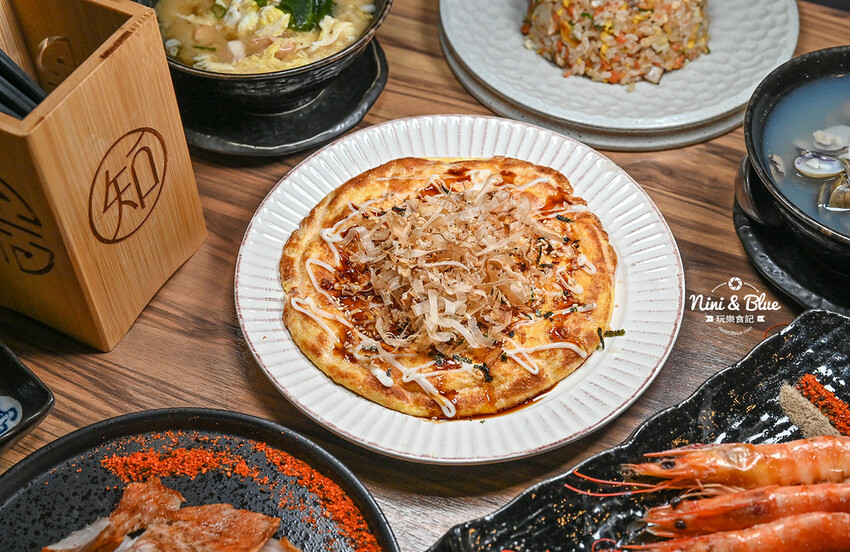 知戶酒食 |台中逢甲日式居酒屋，深夜巷弄裡的老宅宵夜美食，有老闆敲鐘請客活動 @Nini and Blue  玩樂食記