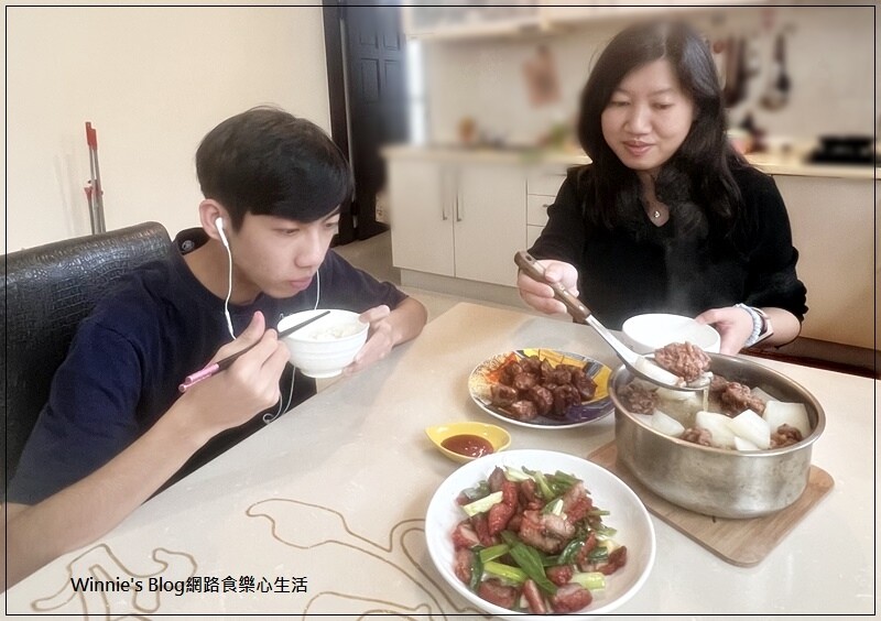 兌味食品 秘製紅燒肉+古早味排骨酥+紅趜肉捲(網購冷凍宅配美食推薦+台北濱江市場美食) 23.jpg