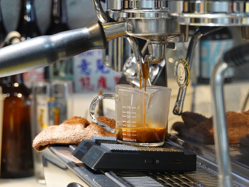 台北中山—Agitation風潮咖啡｜肉桂捲新秀參戰 黑糖肉桂淋醬濕潤甜香入口｜行天宮