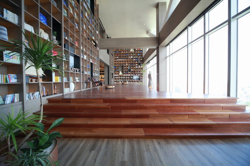 吃。高雄美食｜前鎮區。「飛裊 tea saloon」承億酒店25樓最美茶沙龍，置身在人文空間品茗俯瞰高雄港超舒暢