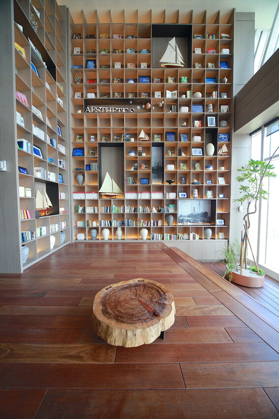 吃。高雄美食｜前鎮區。「飛裊 tea saloon」承億酒店25樓最美茶沙龍，置身在人文空間品茗俯瞰高雄港超舒暢