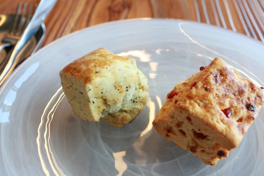 吃。高雄美食｜前鎮區。「飛裊 tea saloon」承億酒店25樓最美茶沙龍，置身在人文空間品茗俯瞰高雄港超舒暢