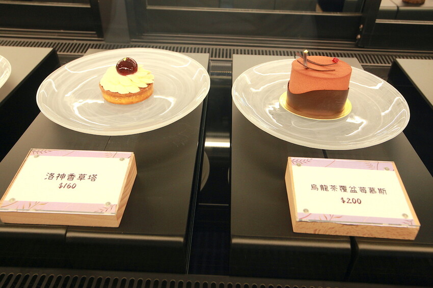 吃。高雄美食｜前鎮區。「飛裊 tea saloon」承億酒店25樓最美茶沙龍，置身在人文空間品茗俯瞰高雄港超舒暢