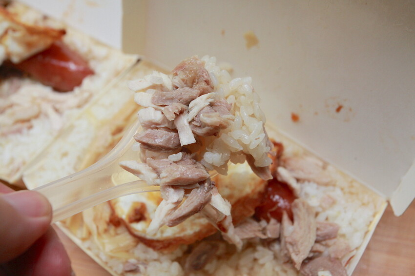 吃。台南美食｜東區。「金府城火雞肉飯 崇德店」台南市立醫院周遭美食，用餐時段總是出現排隊人潮，目前總