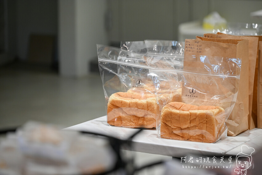 【台中】J.L.手作烘焙｜台灣首家融合在地紅土鹹鴨蛋與麵包西餅的烘焙坊 » 阿君的玩食天堂