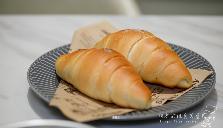 【台中】J.L.手作烘焙｜台灣首家融合在地紅土鹹鴨蛋與麵包西餅的烘焙坊 » 阿君的玩食天堂