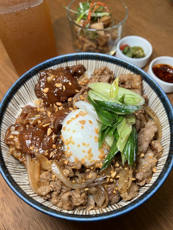 【台灣,台中市,西區】隱藏在巷弄老宅夜間美食 ~TAKU牛丼專賣店。(台中美食)