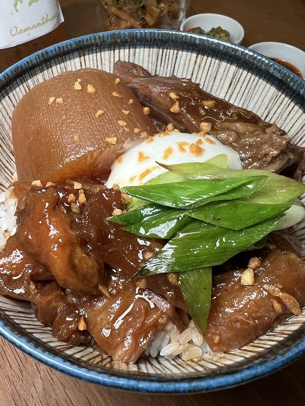 【台灣,台中市,西區】隱藏在巷弄老宅夜間美食 ~TAKU牛丼專賣店。(台中美食)