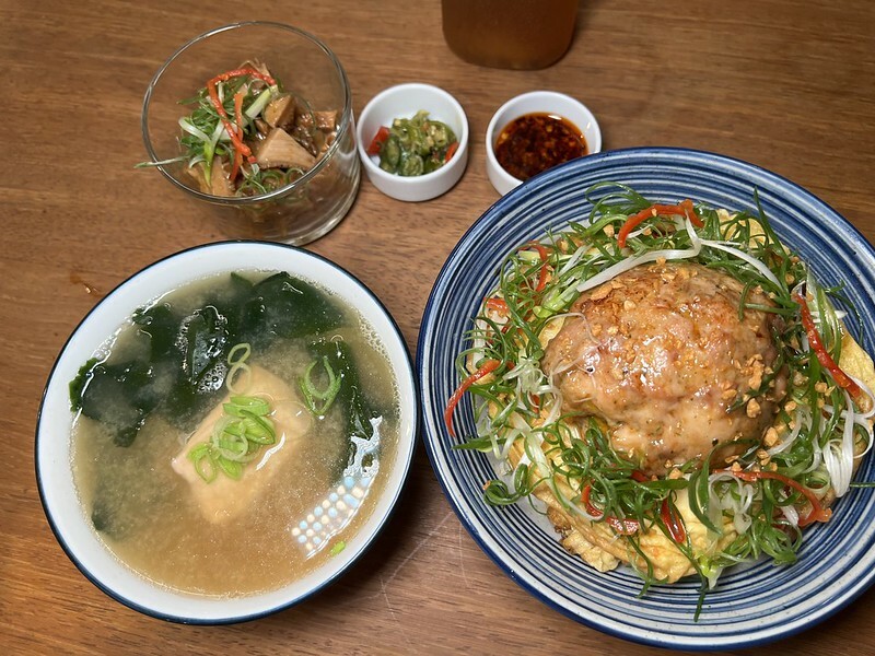 【台灣,台中市,西區】隱藏在巷弄老宅夜間美食 ~TAKU牛丼專賣店。(台中美食)