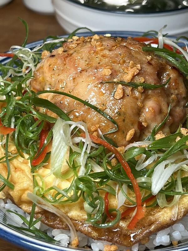 【台灣,台中市,西區】隱藏在巷弄老宅夜間美食 ~TAKU牛丼專賣店。(台中美食)