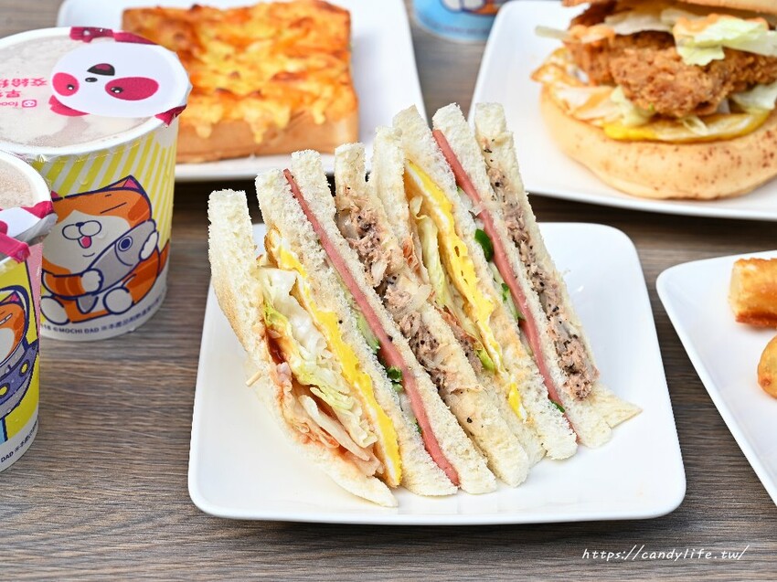 弘爺漢堡聯名白爛貓,活動期間消費滿額即贈刮刮卡,價值百萬豪禮大FUN送,還有超多款白爛貓周邊商品~