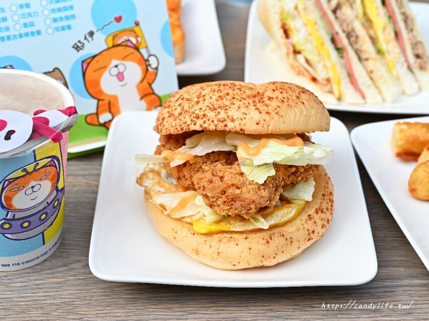 弘爺漢堡聯名白爛貓,活動期間消費滿額即贈刮刮卡,價值百萬豪禮大FUN送,還有超多款白爛貓周邊商品~