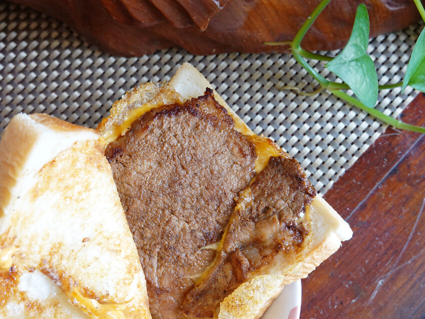 新北新店—飽腹｜睡到自然醒的週末 享受被柔軟吐司和厚實蛋餅療癒的一天｜寶興路