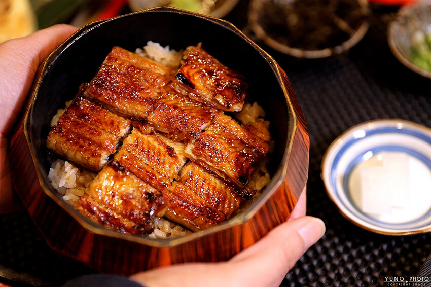 台中市西區饕客私藏！直火炭燒鰻魚肥美入味 鹹甜滋味絕對是最好吃的鰻魚飯之一｜一鰻鰻魚飯(台中西區鰻魚飯)