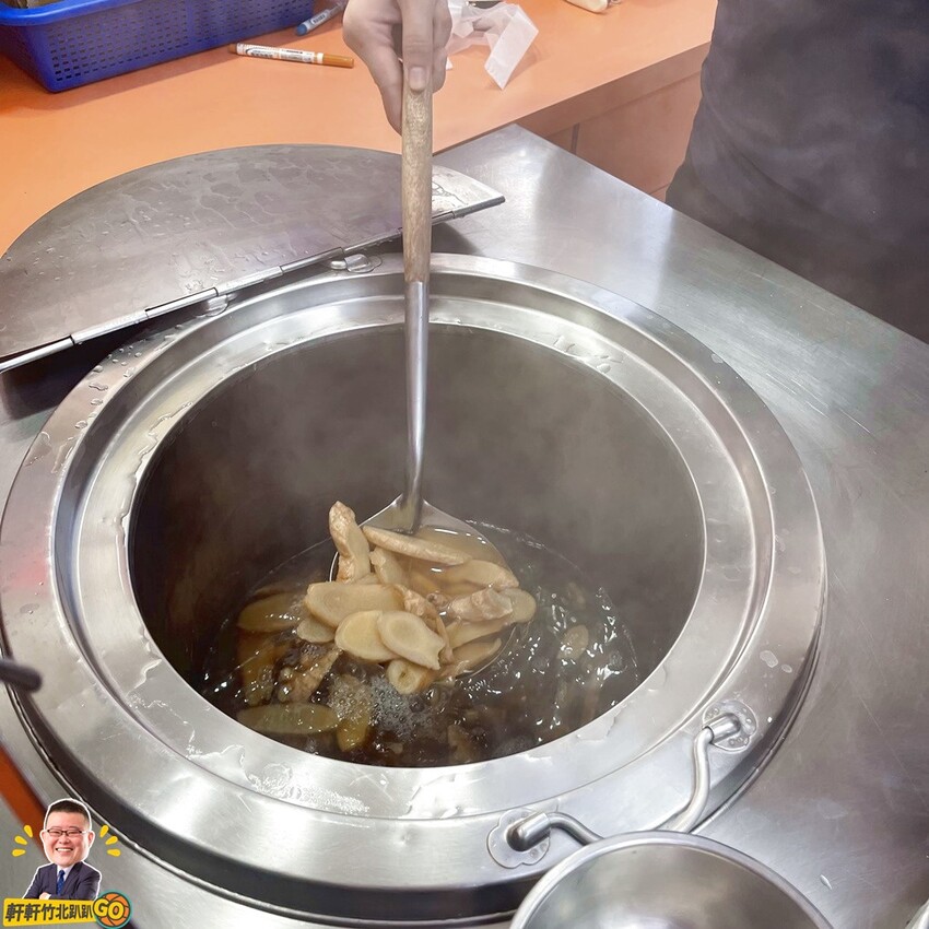 竹北美食｜秀蘭豆花。當日手工現磨豆花.精選食材熬煮湯品 CP值爆表料多到快滿出來！ - 軒軒竹北趴趴GO！(林祺軒)