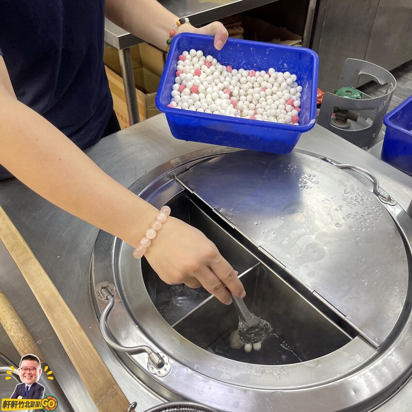 竹北美食｜秀蘭豆花。當日手工現磨豆花.精選食材熬煮湯品 CP值爆表料多到快滿出來！ - 軒軒竹北趴趴GO！(林祺軒)