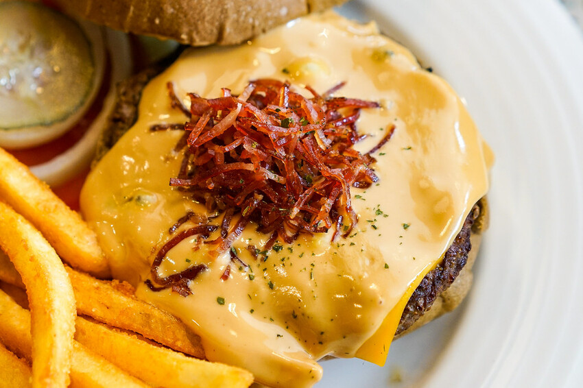 板橋大份量美式火烤漢堡，可以客製個人專屬漢堡，還有全天候豪華早午餐│板橋美食推薦│捷運新埔站 │【Stan &