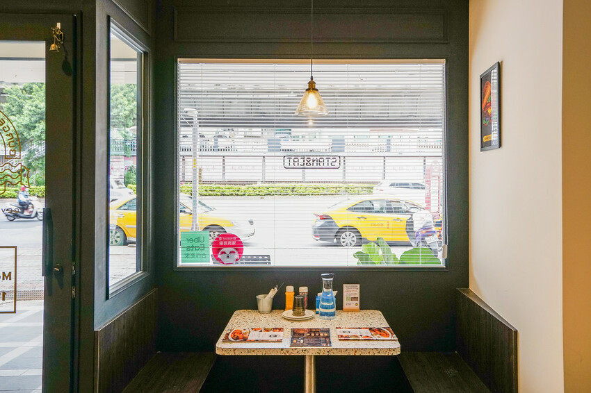 板橋大份量美式火烤漢堡，可以客製個人專屬漢堡，還有全天候豪華早午餐│板橋美食推薦│捷運新埔站 │【Stan &