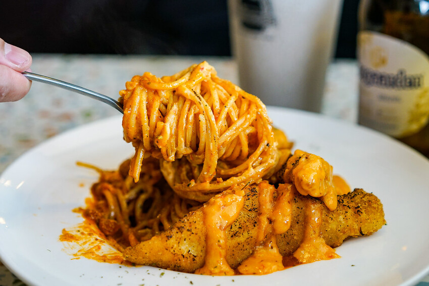 板橋大份量美式火烤漢堡，可以客製個人專屬漢堡，還有全天候豪華早午餐│板橋美食推薦│捷運新埔站 │【Stan &