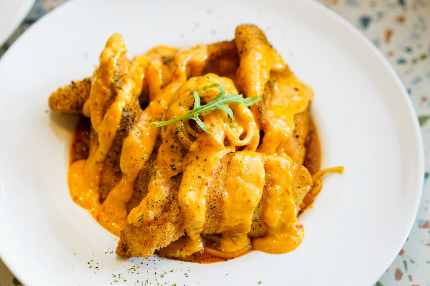 板橋大份量美式火烤漢堡，可以客製個人專屬漢堡，還有全天候豪華早午餐│板橋美食推薦│捷運新埔站 │【Stan &