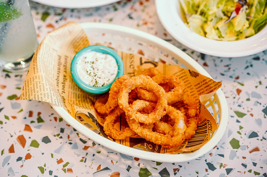 板橋大份量美式火烤漢堡，可以客製個人專屬漢堡，還有全天候豪華早午餐│板橋美食推薦│捷運新埔站 │【Stan &