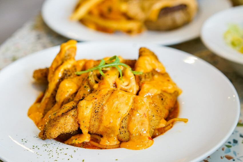 板橋大份量美式火烤漢堡，可以客製個人專屬漢堡，還有全天候豪華早午餐│板橋美食推薦│捷運新埔站 │【Stan &