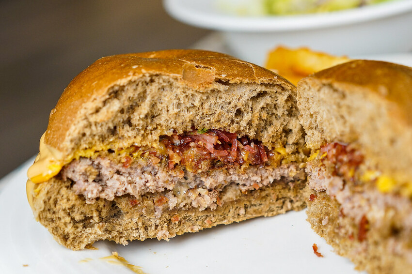 板橋大份量美式火烤漢堡，可以客製個人專屬漢堡，還有全天候豪華早午餐│板橋美食推薦│捷運新埔站 │【Stan &