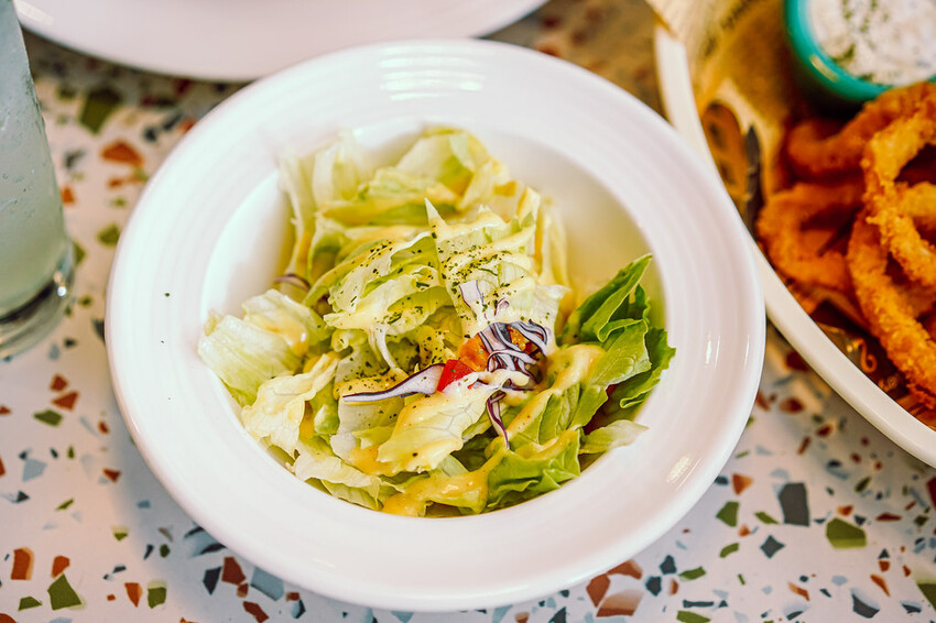 板橋大份量美式火烤漢堡，可以客製個人專屬漢堡，還有全天候豪華早午餐│板橋美食推薦│捷運新埔站 │【Stan &