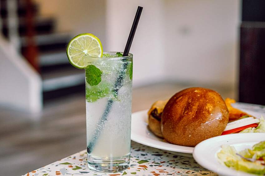 板橋大份量美式火烤漢堡，可以客製個人專屬漢堡，還有全天候豪華早午餐│板橋美食推薦│捷運新埔站 │【Stan &