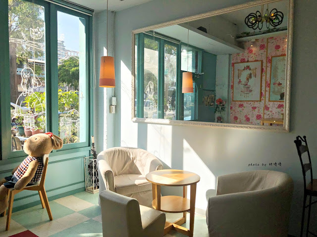 【台中 西區】兔子洞甜點工作室🐇🐇🐇台中耳熟能詳的法式甜點工作室，陳設甜美夢幻，甜點種類多變，午茶約會或是訂購節日蛋糕的好選擇😋