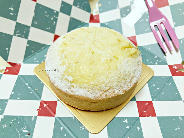 【台中 西區】兔子洞甜點工作室🐇🐇🐇台中耳熟能詳的法式甜點工作室，陳設甜美夢幻，甜點種類多變，午茶約會或是訂購節日蛋糕的好選擇😋