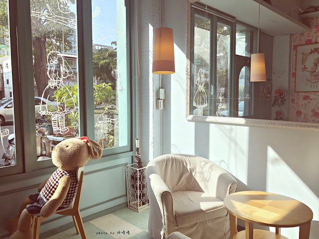 【台中 西區】兔子洞甜點工作室🐇🐇🐇台中耳熟能詳的法式甜點工作室，陳設甜美夢幻，甜點種類多變，午茶約會或是訂購節日蛋糕的好選擇😋