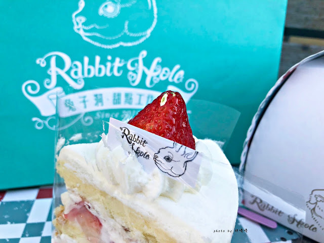 【台中 西區】兔子洞甜點工作室🐇🐇🐇台中耳熟能詳的法式甜點工作室，陳設甜美夢幻，甜點種類多變，午茶約會或是訂購節日蛋糕的好選擇😋