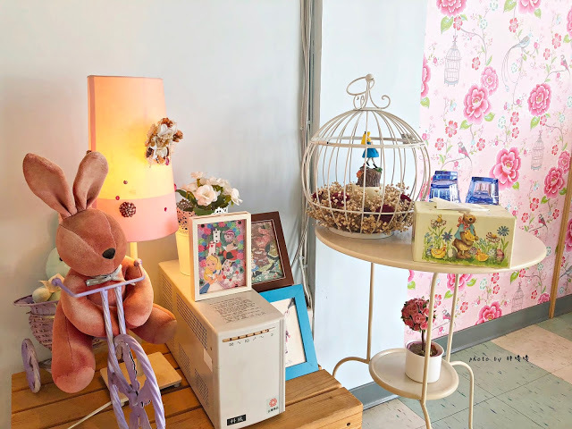 【台中 西區】兔子洞甜點工作室🐇🐇🐇台中耳熟能詳的法式甜點工作室，陳設甜美夢幻，甜點種類多變，午茶約會或是訂購節日蛋糕的好選擇😋