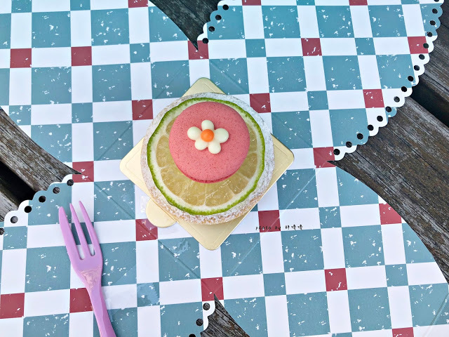 【台中 西區】兔子洞甜點工作室🐇🐇🐇台中耳熟能詳的法式甜點工作室，陳設甜美夢幻，甜點種類多變，午茶約會或是訂購節日蛋糕的好選擇😋