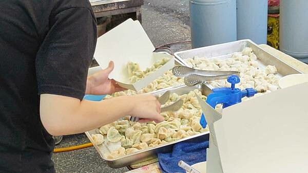 【樹林美食】3元水餃｜樹林夜市必吃美食！一顆水餃只要３元，人潮幾乎不中斷的爆人氣水餃店