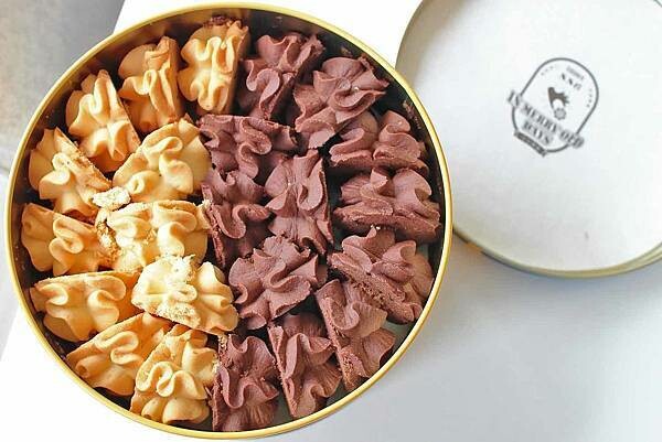 隱藏在捷運站旁邊附近裡的爆人氣美食小吃店！中午用餐時間附近上班族都會前來品嚐的店家之一，使用手工製作