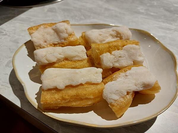 新北新莊｜新開幕【幸月港式雞煲．火鍋】招牌起司雞鍋跟麻辣雞鍋,一鍋兩種吃法同時滿足