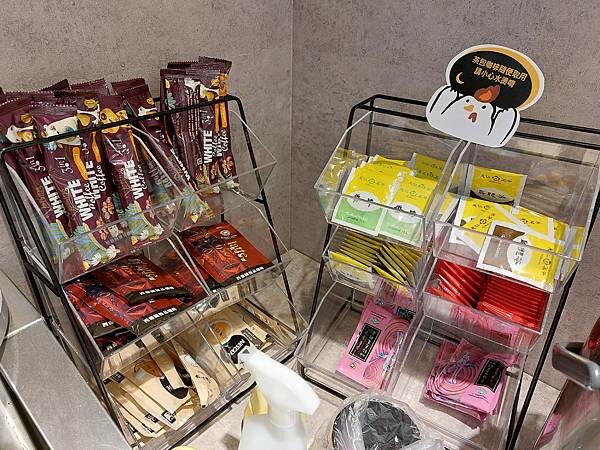 新北新莊｜新開幕【幸月港式雞煲．火鍋】招牌起司雞鍋跟麻辣雞鍋,一鍋兩種吃法同時滿足