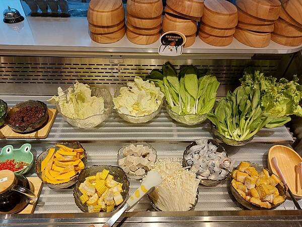 新北新莊｜新開幕【幸月港式雞煲．火鍋】招牌起司雞鍋跟麻辣雞鍋,一鍋兩種吃法同時滿足