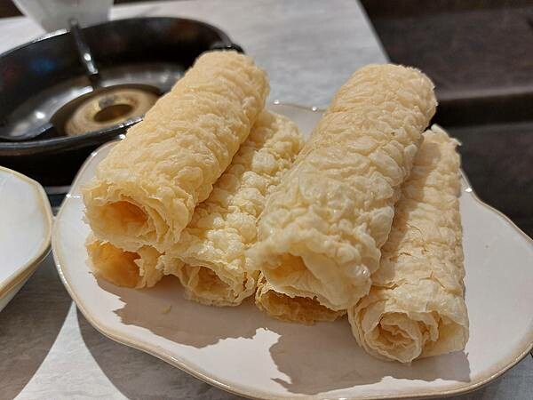 新北新莊｜新開幕【幸月港式雞煲．火鍋】招牌起司雞鍋跟麻辣雞鍋,一鍋兩種吃法同時滿足