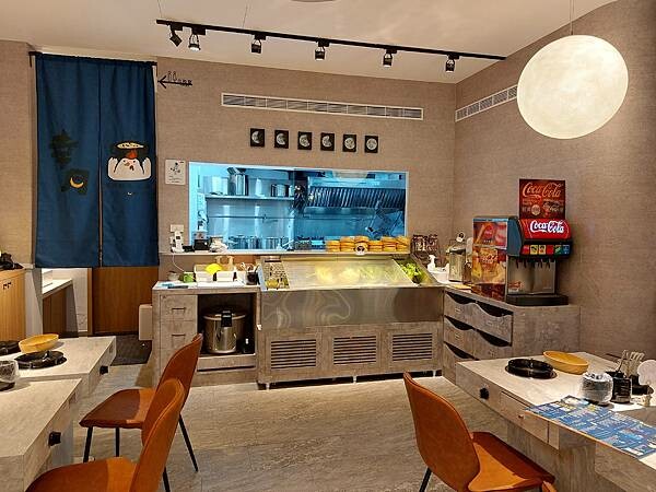 新北新莊｜新開幕【幸月港式雞煲．火鍋】招牌起司雞鍋跟麻辣雞鍋,一鍋兩種吃法同時滿足