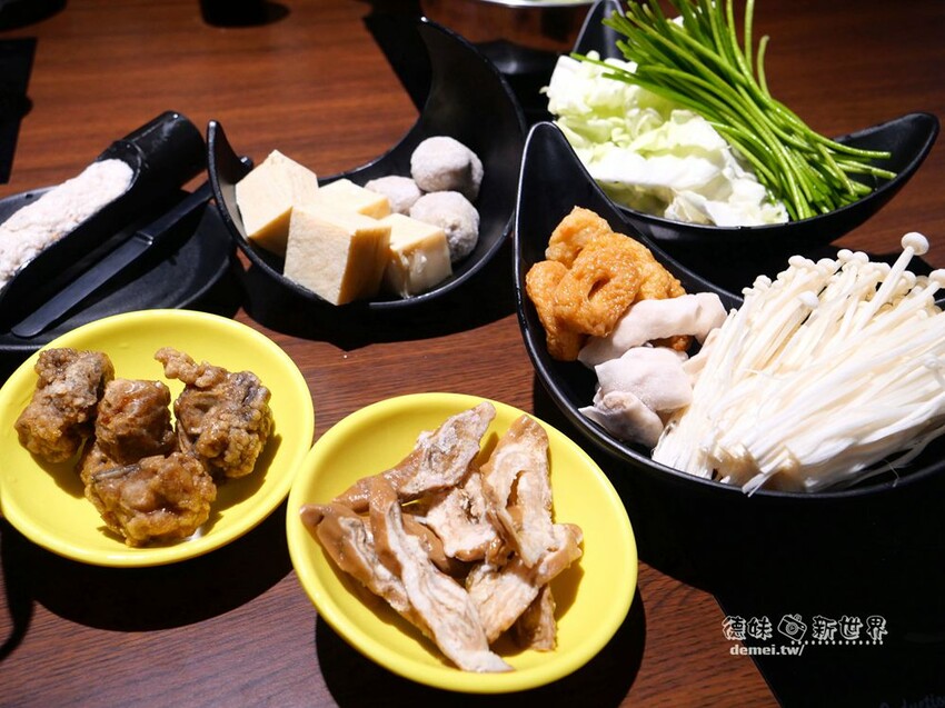 桃園市美食【香港新幹綫火鍋】港式平價個人/鴛鴦│特推香菜皮蛋鍋底│平板點餐&雙軌自動送餐系統 - 德妹看新世界