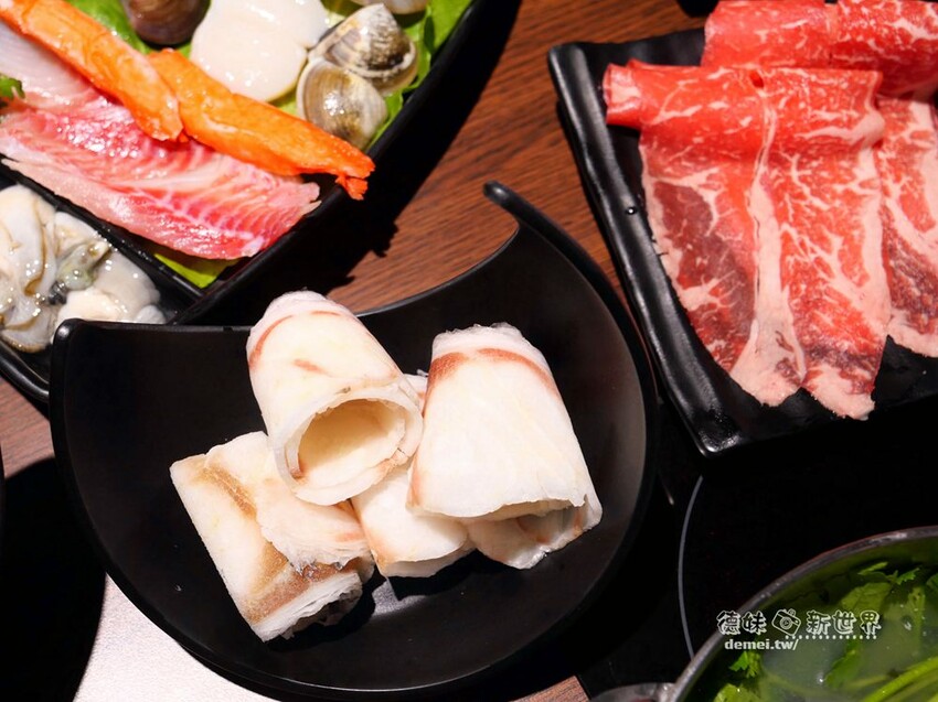 桃園市美食【香港新幹綫火鍋】港式平價個人/鴛鴦│特推香菜皮蛋鍋底│平板點餐&雙軌自動送餐系統 - 德妹看新世界