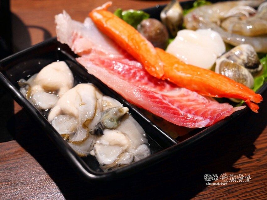 桃園市美食【香港新幹綫火鍋】港式平價個人/鴛鴦│特推香菜皮蛋鍋底│平板點餐&雙軌自動送餐系統 - 德妹看新世界