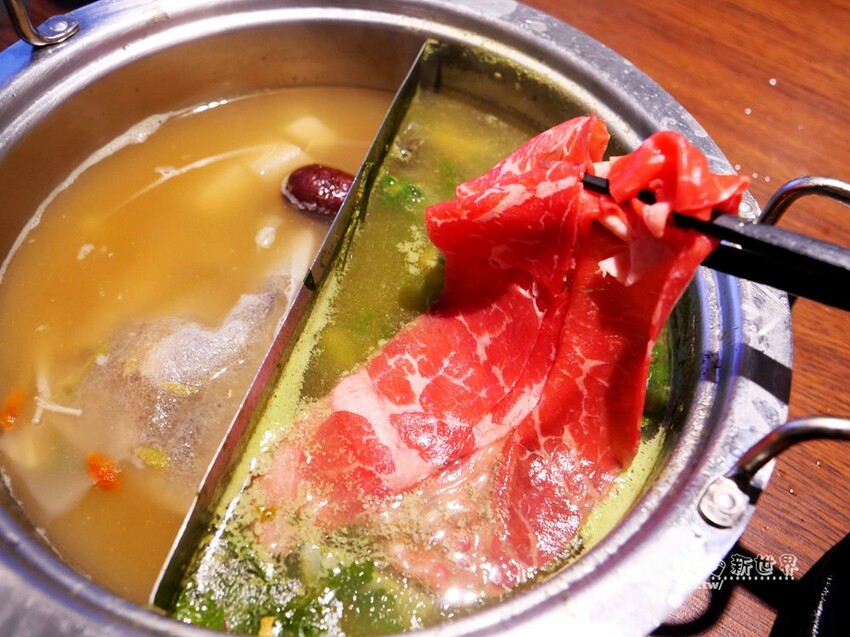 桃園市美食【香港新幹綫火鍋】港式平價個人/鴛鴦│特推香菜皮蛋鍋底│平板點餐&雙軌自動送餐系統 - 德妹看新世界