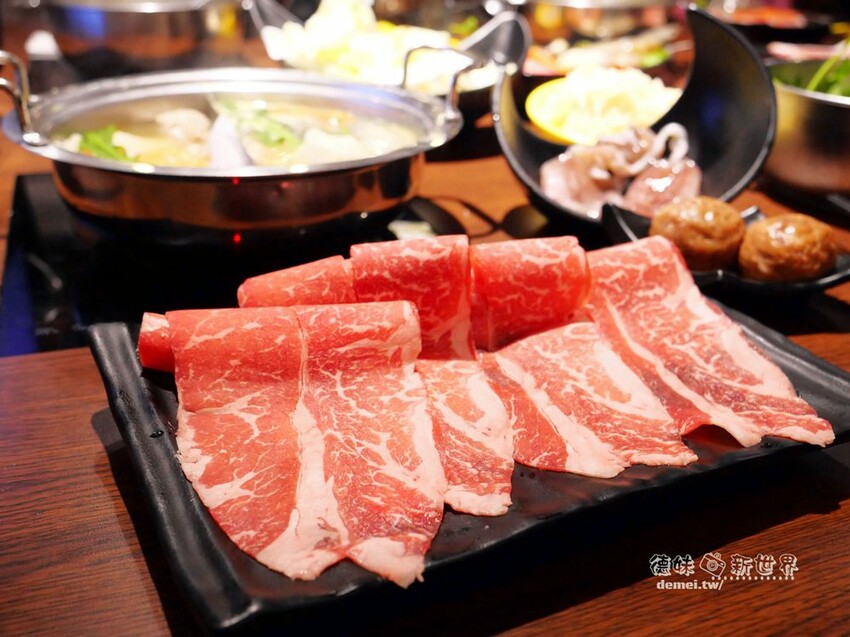 桃園市美食【香港新幹綫火鍋】港式平價個人/鴛鴦│特推香菜皮蛋鍋底│平板點餐&雙軌自動送餐系統 - 德妹看新世界