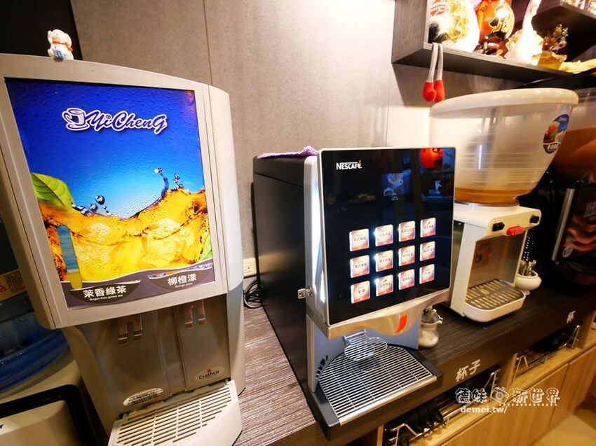 桃園市美食【香港新幹綫火鍋】港式平價個人/鴛鴦│特推香菜皮蛋鍋底│平板點餐&雙軌自動送餐系統 - 德妹看新世界