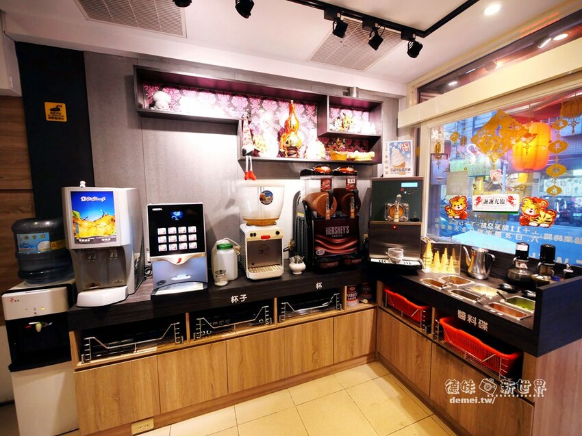 桃園市美食【香港新幹綫火鍋】港式平價個人/鴛鴦│特推香菜皮蛋鍋底│平板點餐&雙軌自動送餐系統 - 德妹看新世界